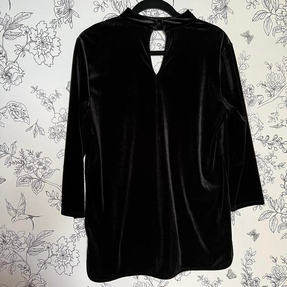 Lord taylor black v neck velvet top - Picture 5 of 7